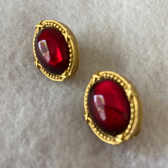Ruby Red Glass Cabochon Vintage Earrings Oval Framed Gold Plated Vintage… - Picture 1 of 9